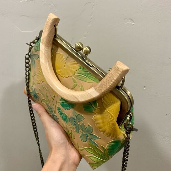 Handmade Genuine Leather Floral Embossed Wooden Handle Kisslock Bag/Crossbody - Picture 9 of 13